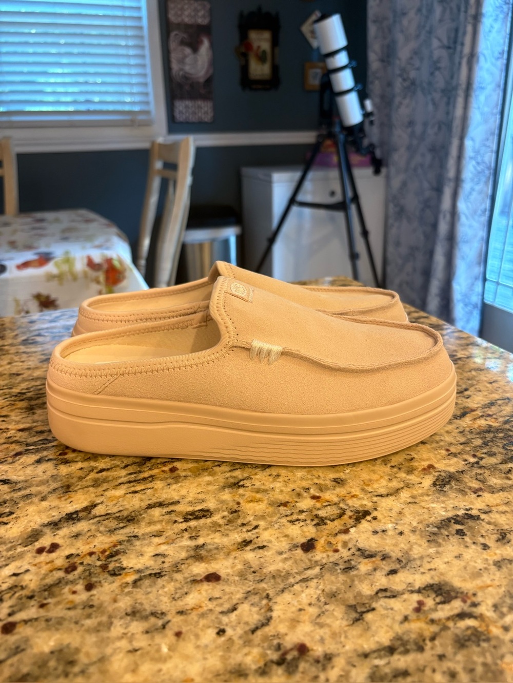 Hey Dude Austin Lift suede blush platform mules size 8  NWOT!!!